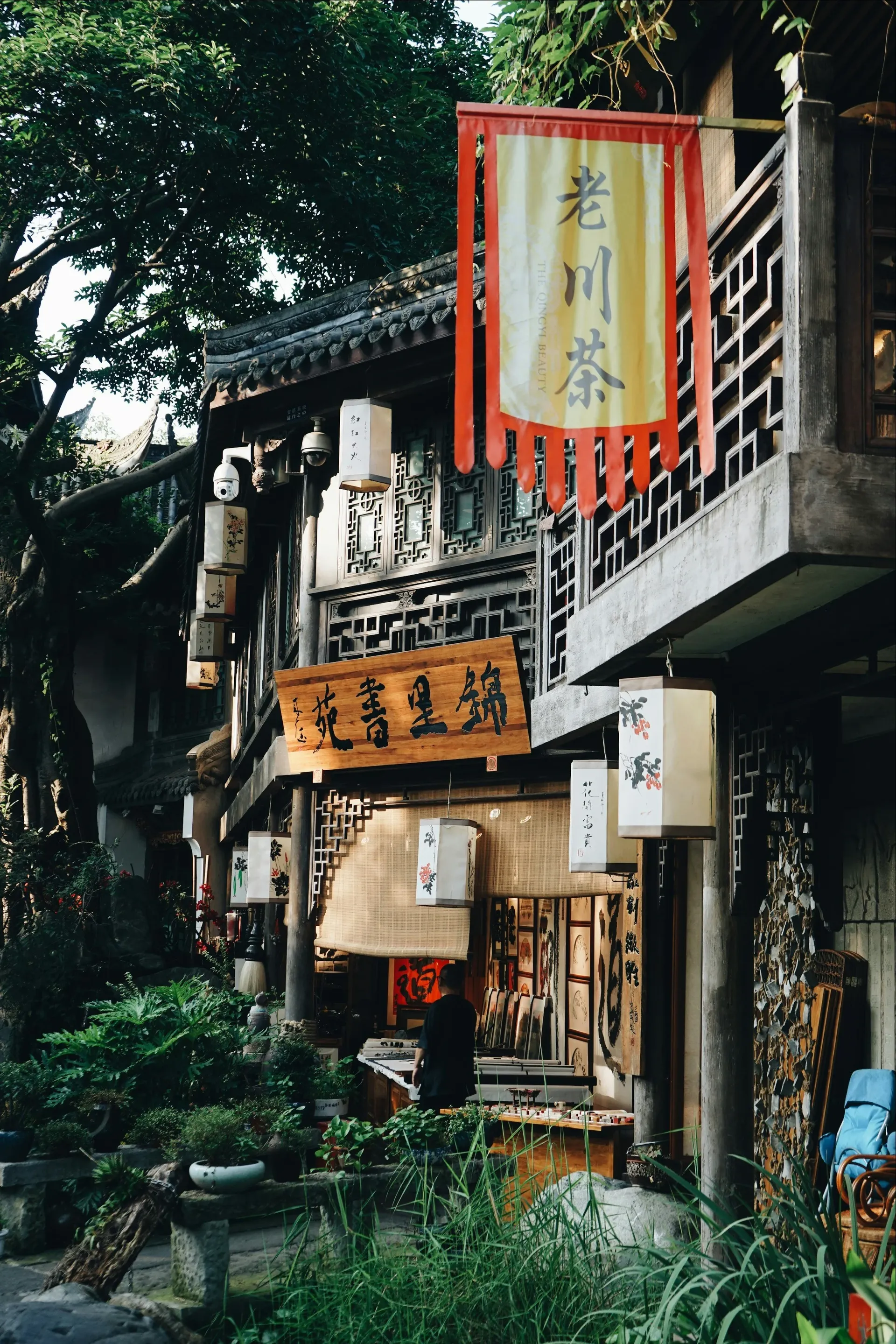 People relaxing at a traditional bamboo-chair teahouse in People's Park, Chengdu